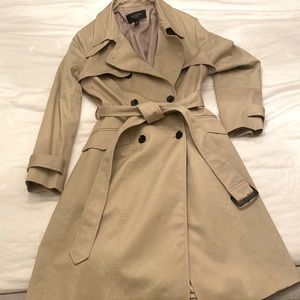 Ann Taylor classic trench coat with tortoise buttons. Petite Large and gorgeous!